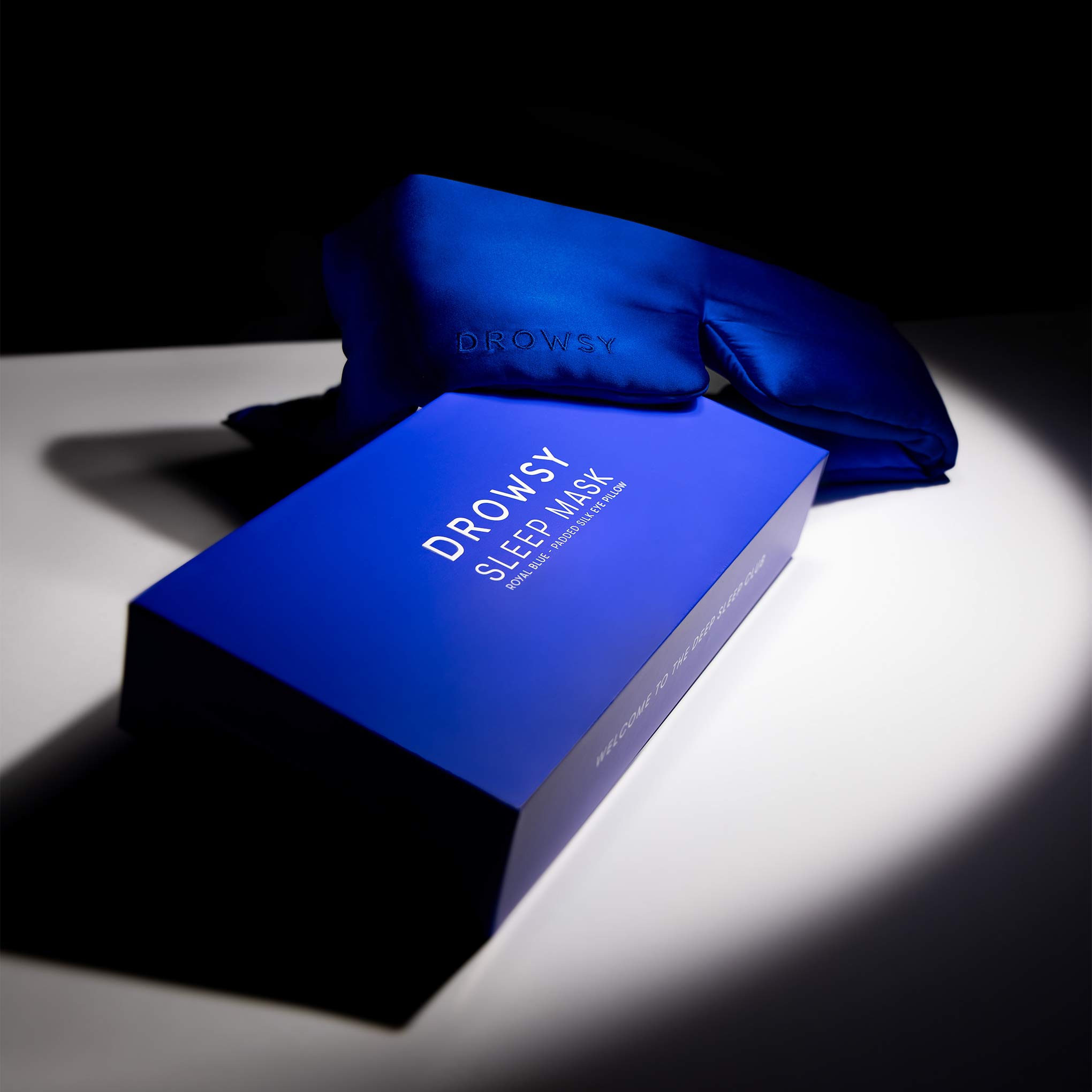 Vibrant Royal Blue Elegance - modernized.nl