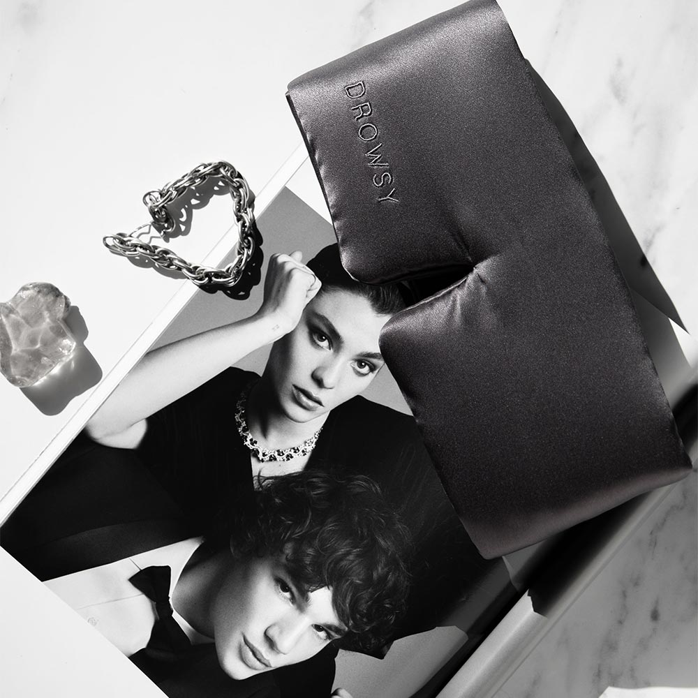 Enchanted Moonlight Embrace - modernized.nl